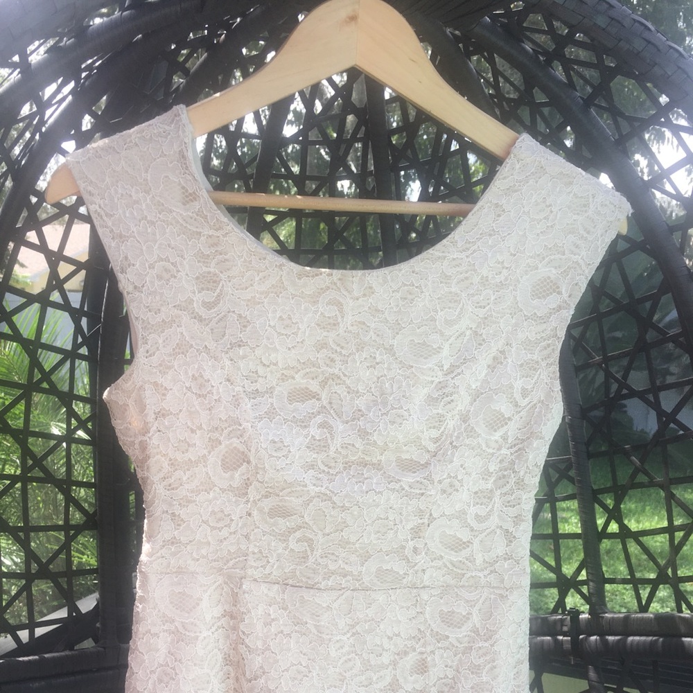Forever 21 lace sleeveless blouse